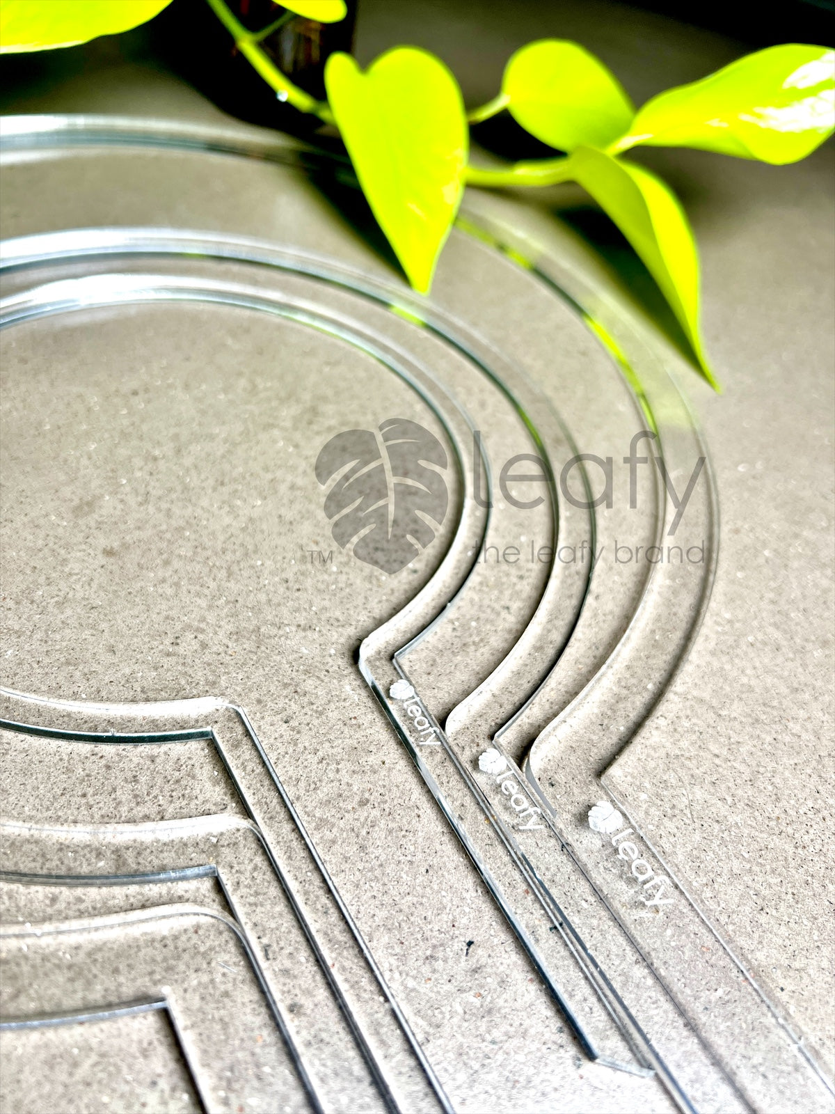 leafy™ Acrylic Round Trellis