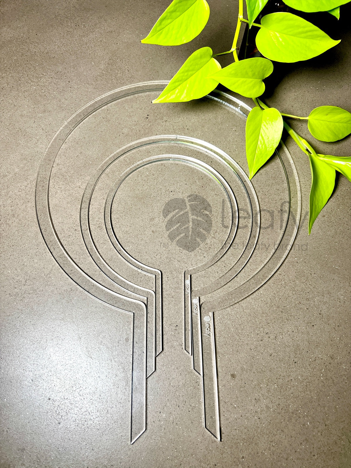 leafy™ Acrylic Round Trellis