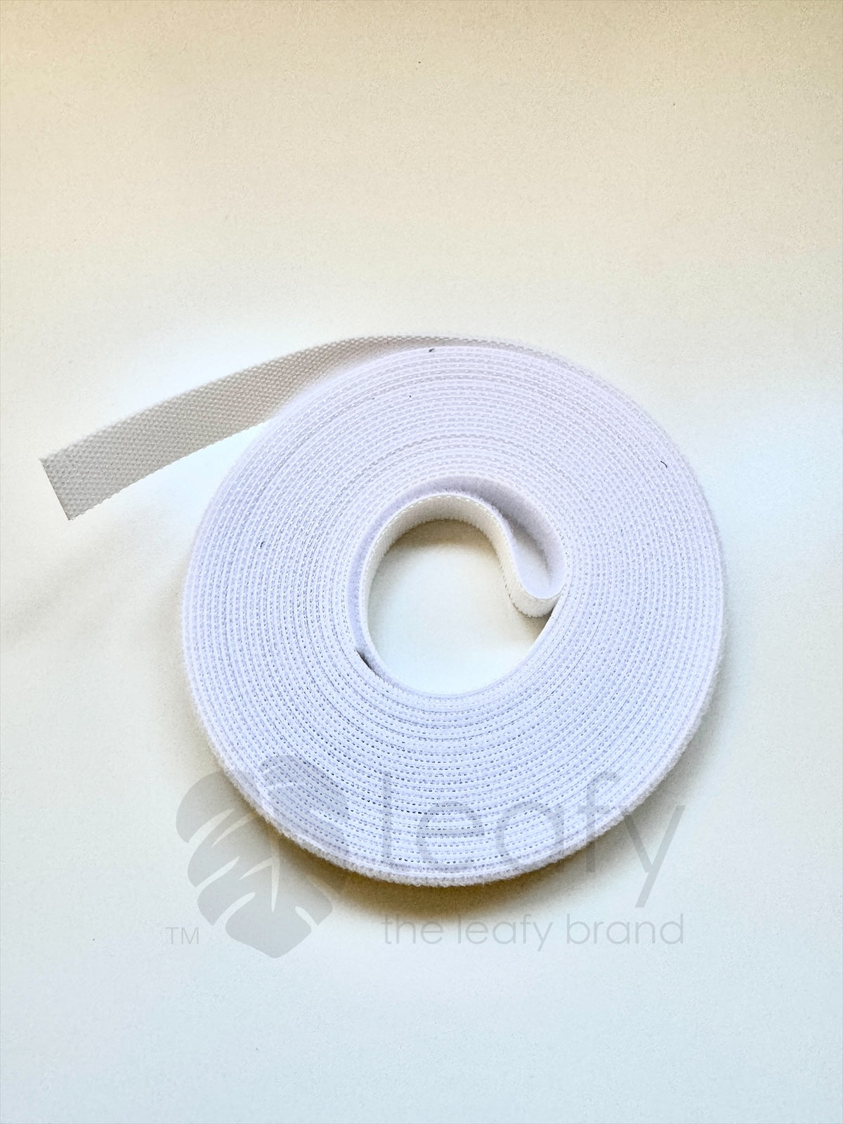 Leafy Plant tie (White)