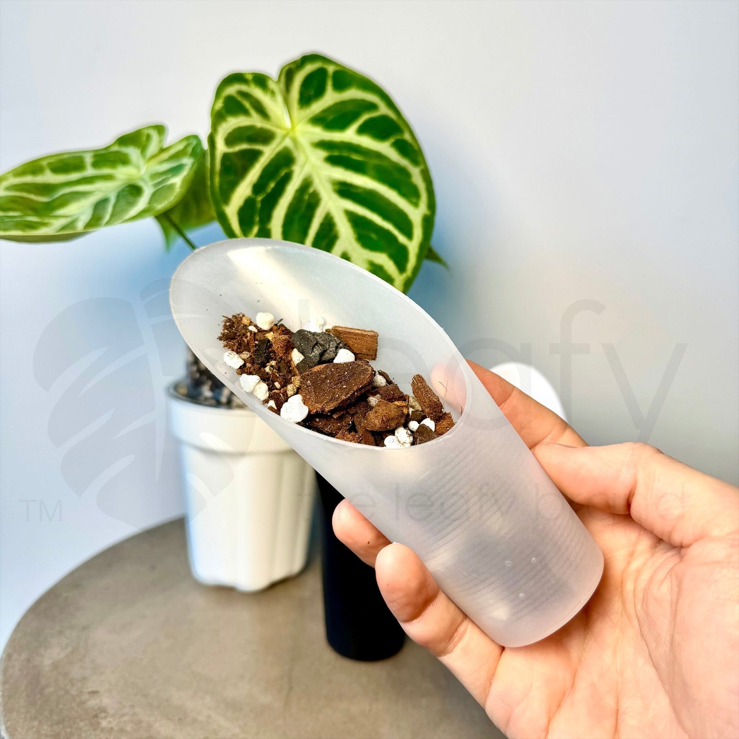 Bucket shovel soil scoop