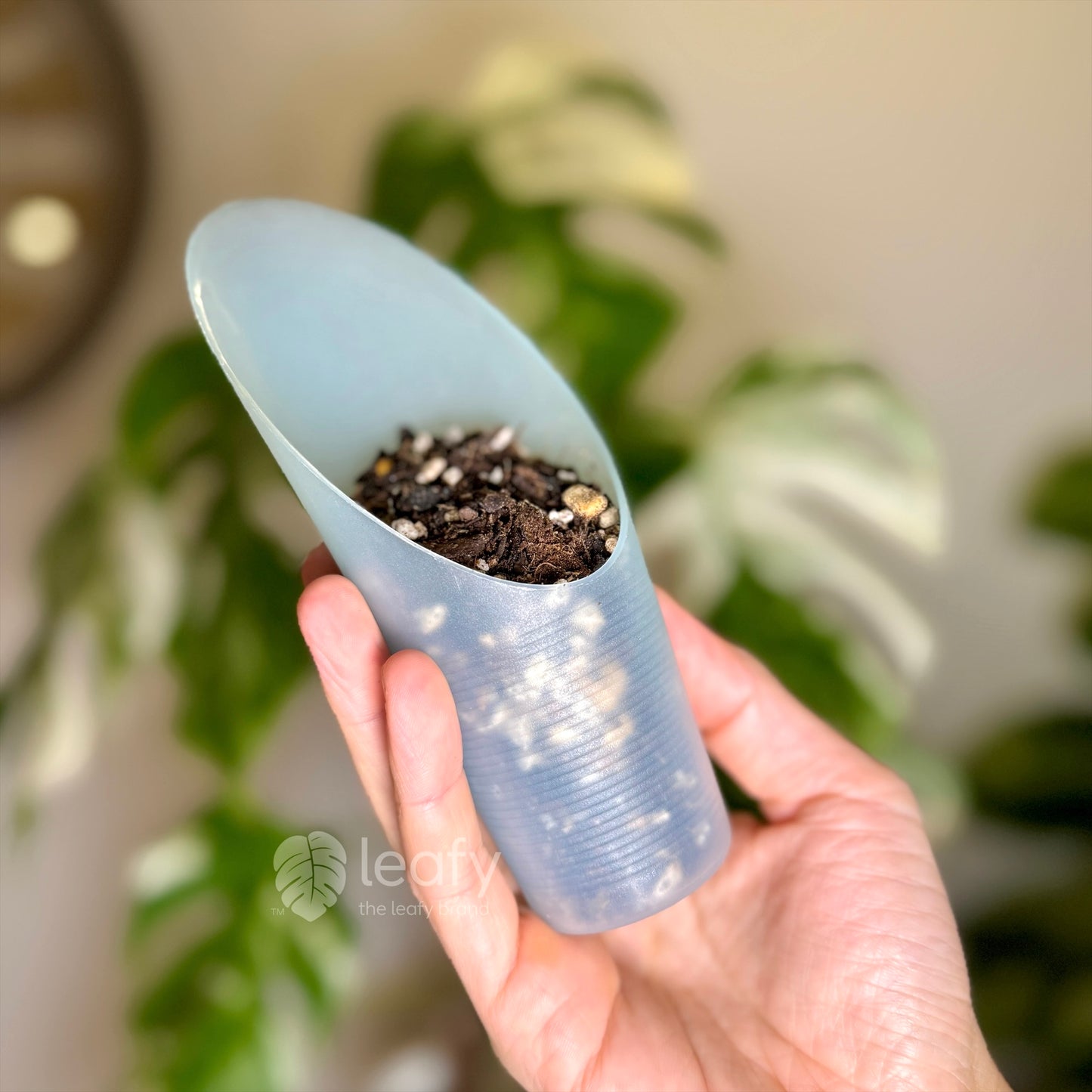 Bucket shovel soil scoop