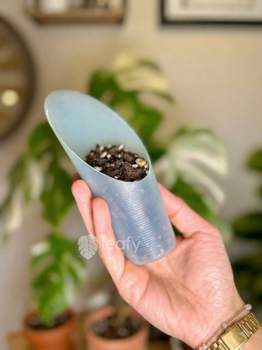 Bucket shovel soil scoop